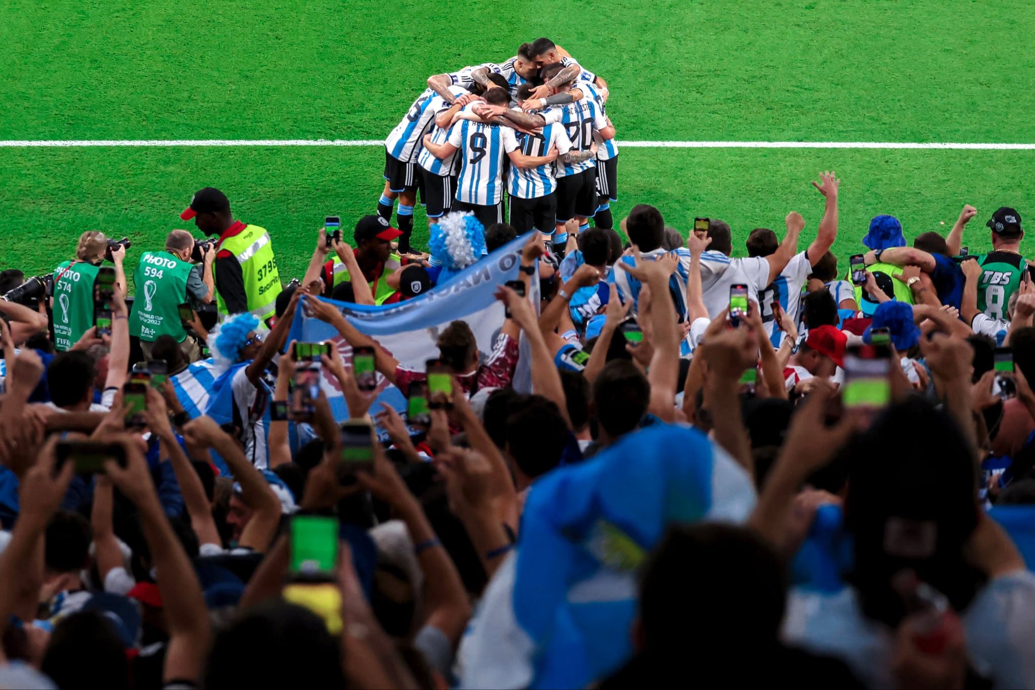 Argentina2 - 1 Australia