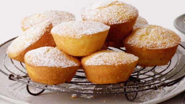 Apple and custard tea cakes